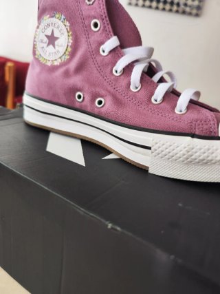 Converse All Star rosas con flores