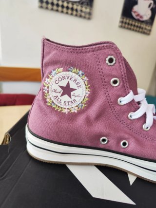 Converse All Star rosas con flores