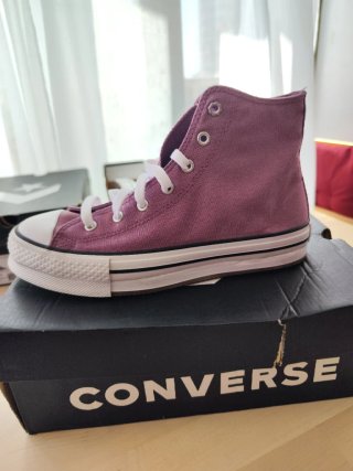 Converse All Star rosas con flores