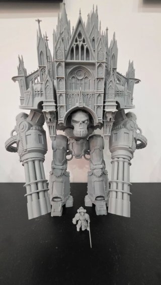 Miniatura Estilo Warhammer 40k 34cm