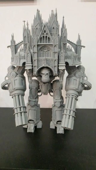 Miniatura Estilo Warhammer 40k 34cm