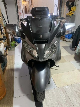 Suzuki Burgman 650.permuto por furgoneta pequeña