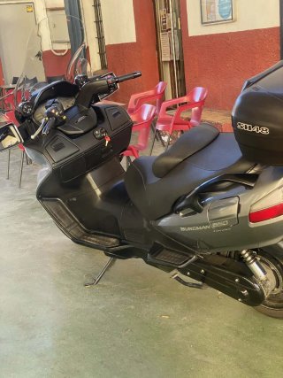 Suzuki Burgman 650.permuto por furgoneta pequeña