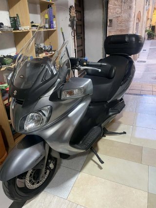 Suzuki Burgman 650.permuto por furgoneta pequeña