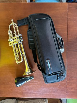 Trompeta Yamaha YTR2330S + accesorios
