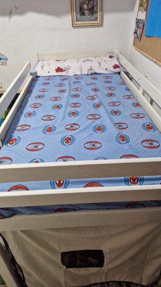 Cama alta infantil con tobogán