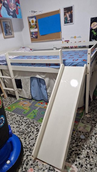 Cama alta infantil con tobogán