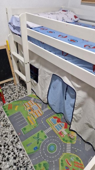 Cama alta infantil con tobogán