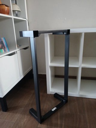 Kallax con patas metálicas