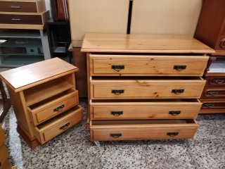 CONJUNTO COMODA Y MESITA DE CLAMESITA DE NOCHE