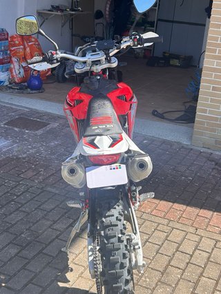 Moto de Enduro SWM RS 300 R
