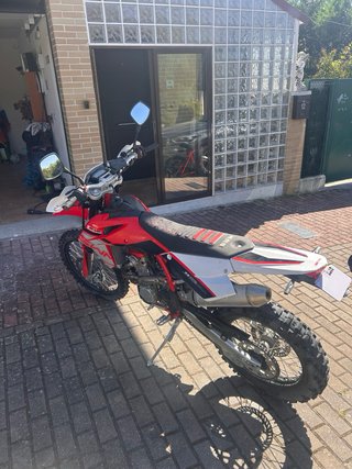 Moto de Enduro SWM RS 300 R