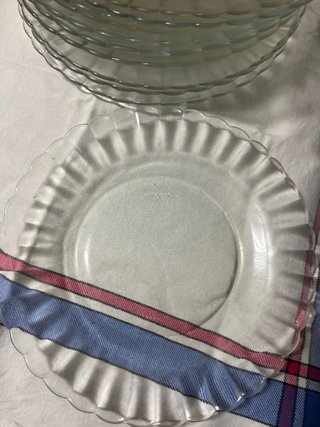 10 Platos de Vidrio con Borde Ondulado