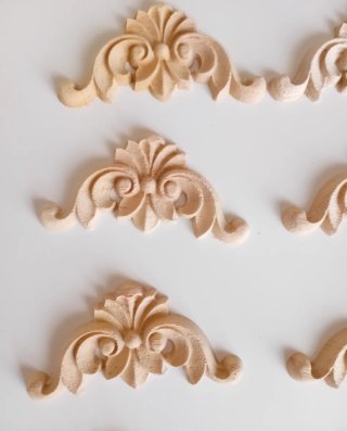 Set di 8 fregi in legno per decorazione