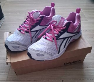 Scarpe da ginnastica Reebok rosa, bianche e nere