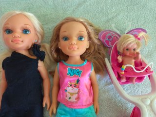 Nancy Muñeca con Bebé, Trona y Regalo