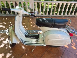 Vespa 160 GT Blanca