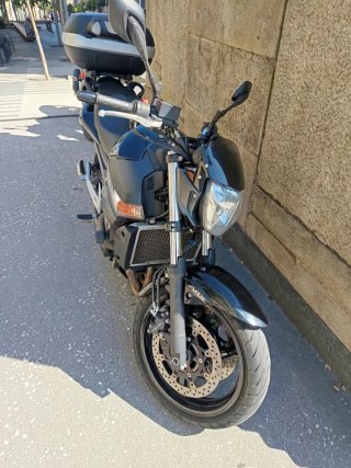 Suzuki GSR 600 Negra