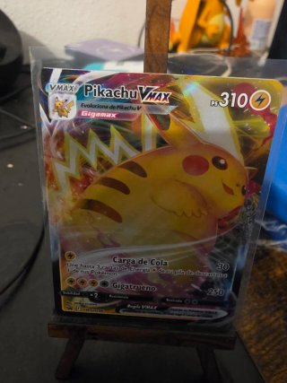 Carta Pokémon Pikachu VMAX