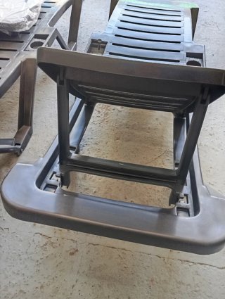 Dos Tumbonas y mesa para piscina jardín