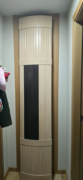 Cabecero de cama de madera.