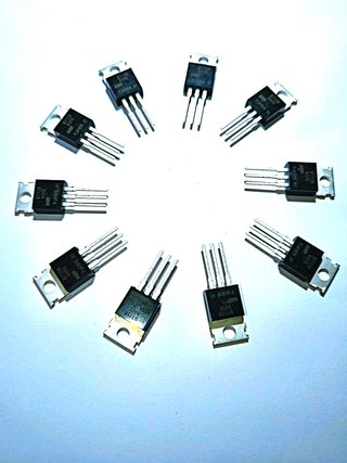 10 x TRIAC BT138, 600V 12 A