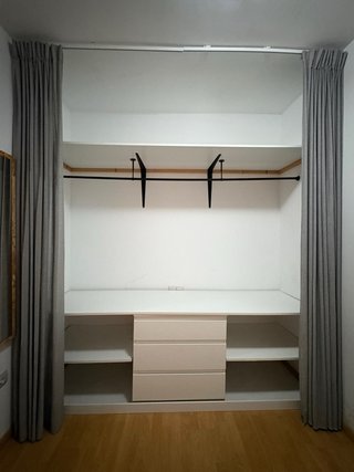 Vestidor a medida con cortinas