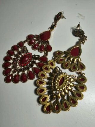 Pendientes Largos Elegantes Rojos y Dorados