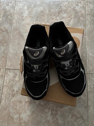 Zapatillas ASICS Gel NYC Negras y Grises