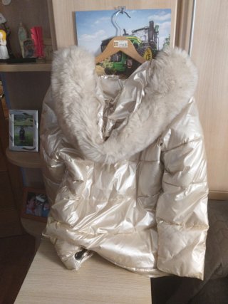 Chaqueta Acolchada Beige con Capucha