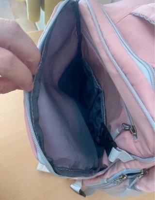 Mochila de viaje rosa y gris