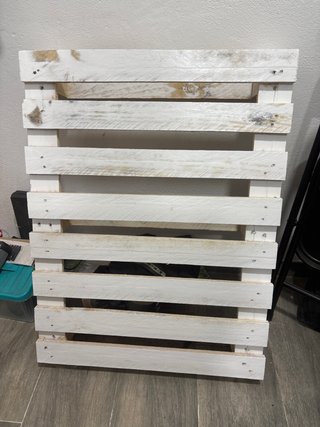 Palet blanco pintado a mano