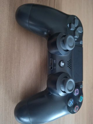 PlayStation 4 Slim 1TB con 2 Mandos y FIFA 23