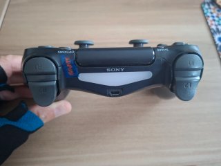 PlayStation 4 Slim 1TB con 2 Mandos y FIFA 23