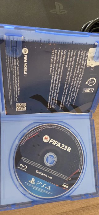 PlayStation 4 Slim 1TB con 2 Mandos y FIFA 23