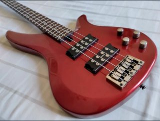 Bajo Eléctrico Yamaha RBX374 Rojo