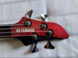 Bajo Eléctrico Yamaha RBX374 Rojo