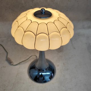 Candeeiro de mesa bege e prateado