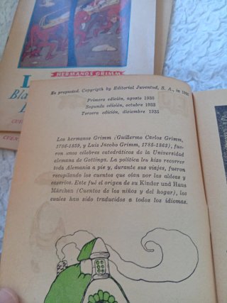 5 cuadernos de 1930 con cuentos de Hermanos Grimm.