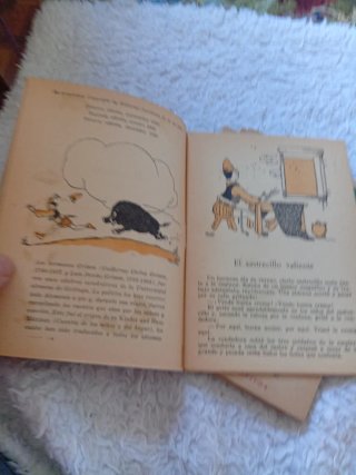 5 cuadernos de 1930 con cuentos de Hermanos Grimm.