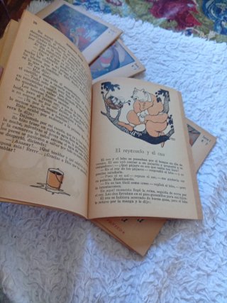 5 cuadernos de 1930 con cuentos de Hermanos Grimm.