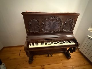 Piano de Pared Antiguo, desafinado. Negociable
