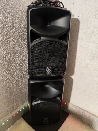 Altavoces Yamaha 400s autoamplificados con mesa