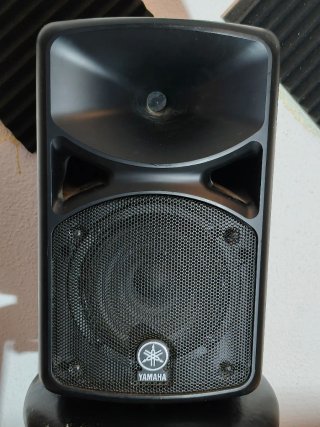 Altavoces Yamaha 400s autoamplificados con mesa