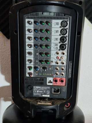 Altavoces Yamaha 400s autoamplificados con mesa