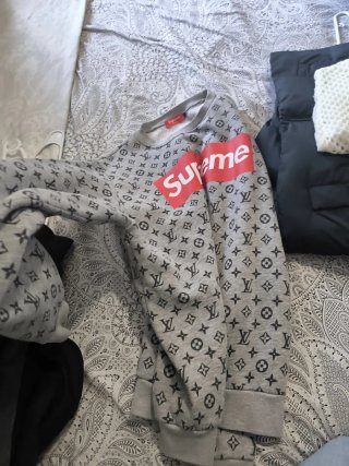 Sudadera Supreme x Louis Vuitton Gris