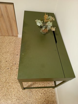 Escritorio IKEA verde pintado