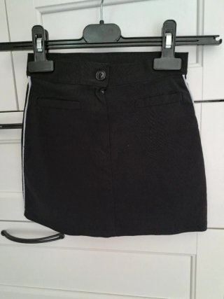 Falda Negra de Niña con Franjas Laterales