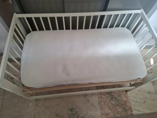Estructura de Cuna Blanca mas colchon y su funda