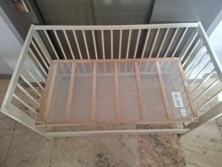 Estructura de Cuna Blanca mas colchon y su funda